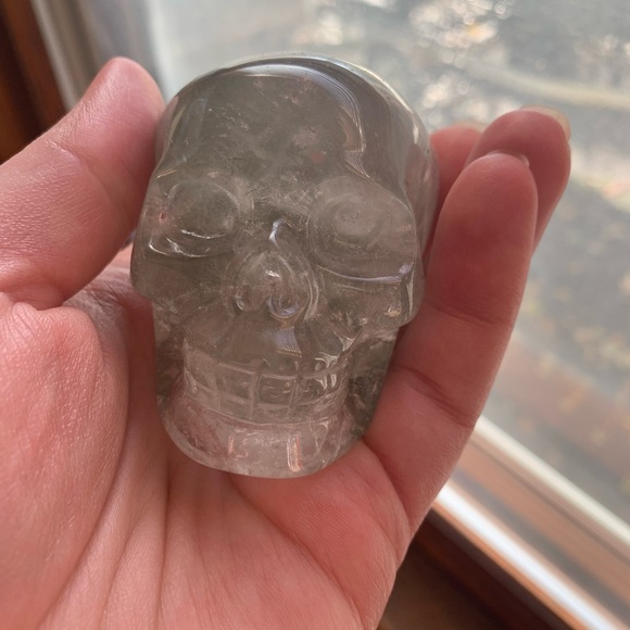Garden Quartz Skull Carving - Picture 3 of 13